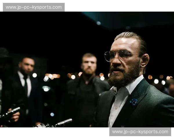 嘴炮归来:从格斗孤岛到金钱帝国,那个改变UFC基因的男人为何无可替代? 嘴炮归来:从格斗孤岛到金钱帝国,那个改变UFC基因的男人为何无可替代?